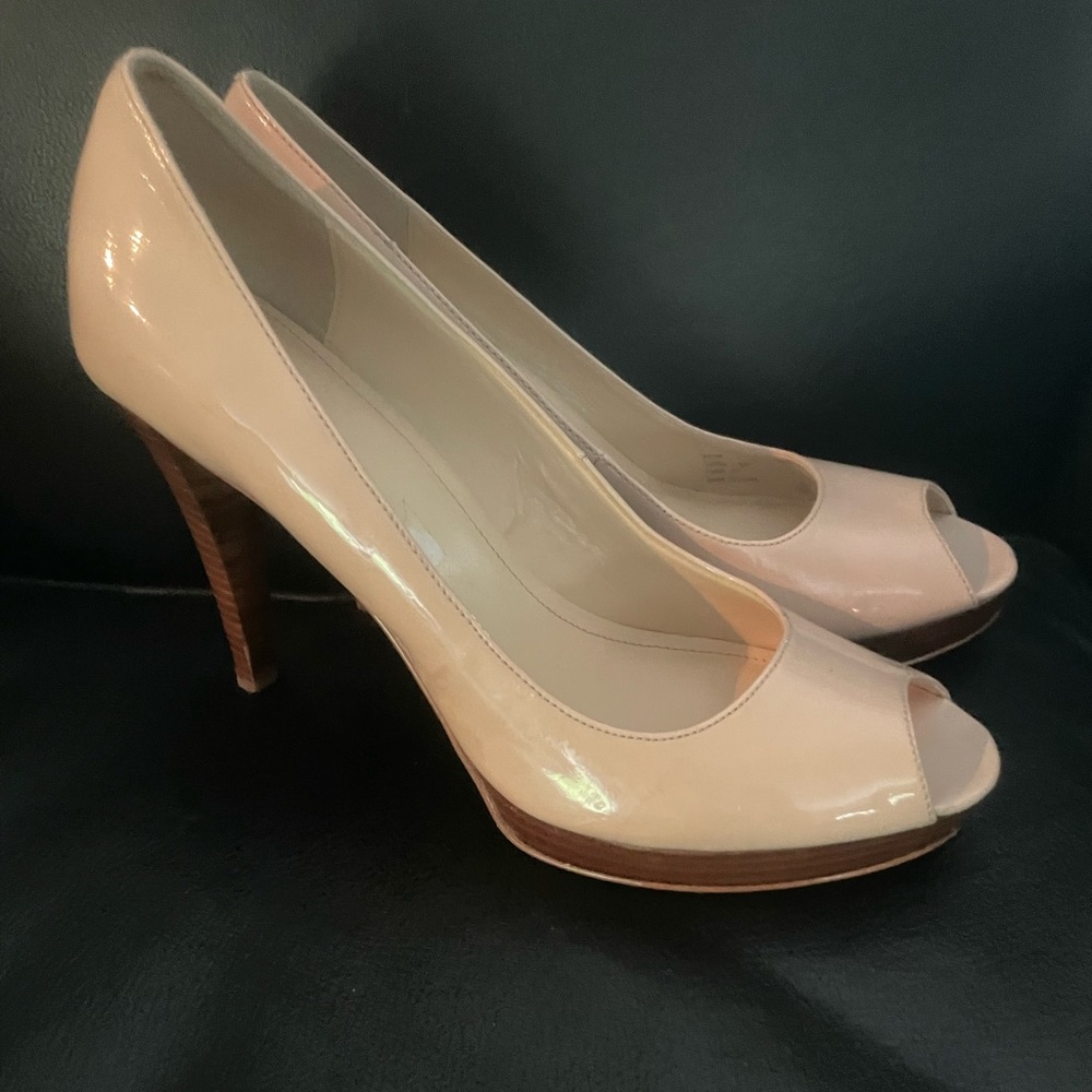 Nude peep toe pumps